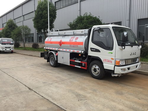 5噸運油車批發價出售，3-10噸加油車限時特價，助力能源運輸